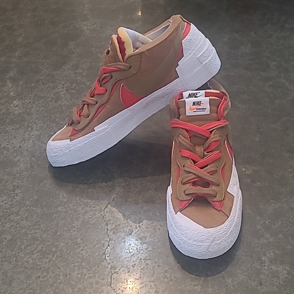 NWOT Nike  Blazer Low Sacai British Tan Sneakers Womens Sz 8.5 - Picture 4 of 12
